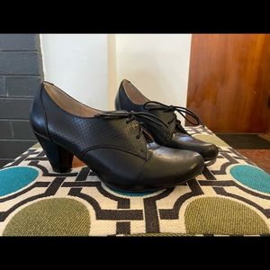 Chelsea Crew black oxfords